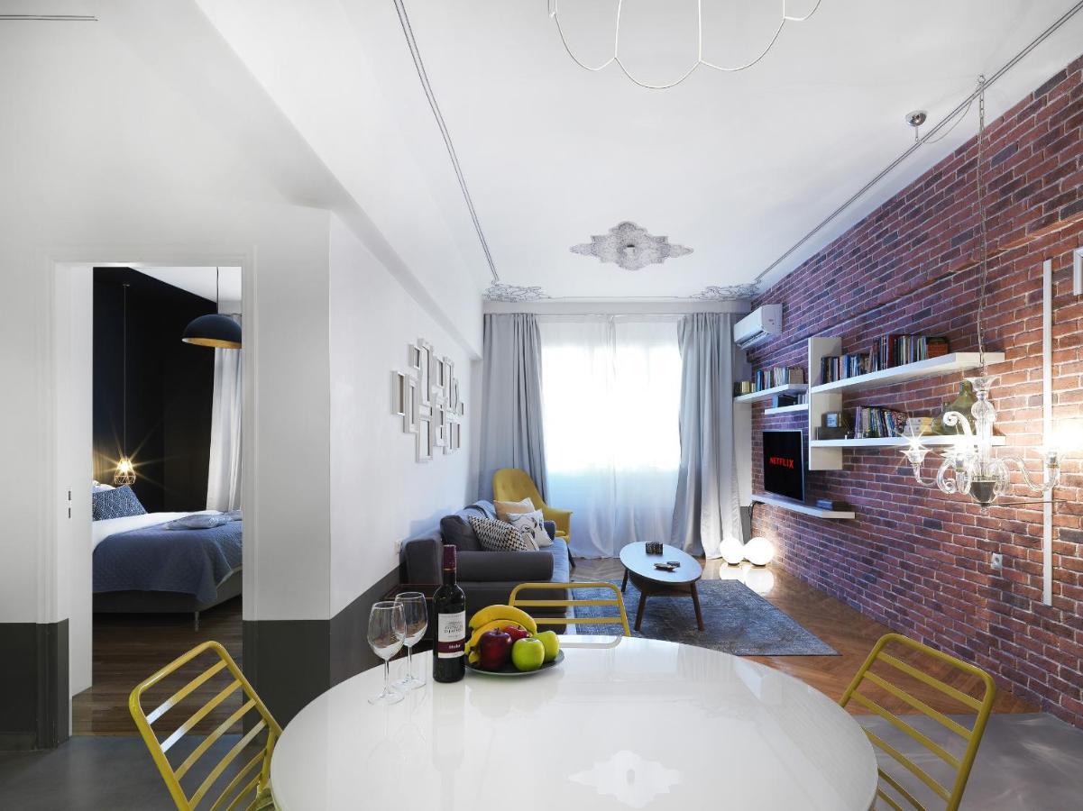 Athenian Apartment In The Center With Jacuzzi Exterior photo